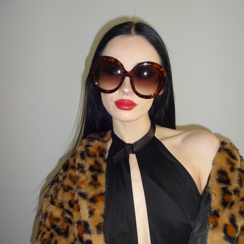Oversized Tortoiseshell Sunglasses - Brown Gradient Lenses